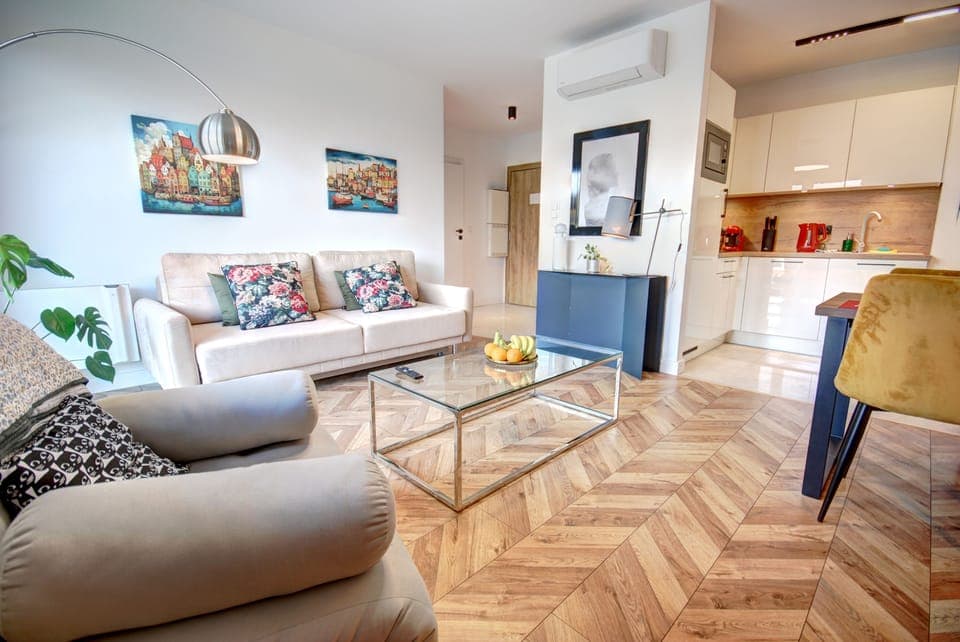 Apartment | 1 bedroom, blackout drapes, iron/ironing board, free WiFi