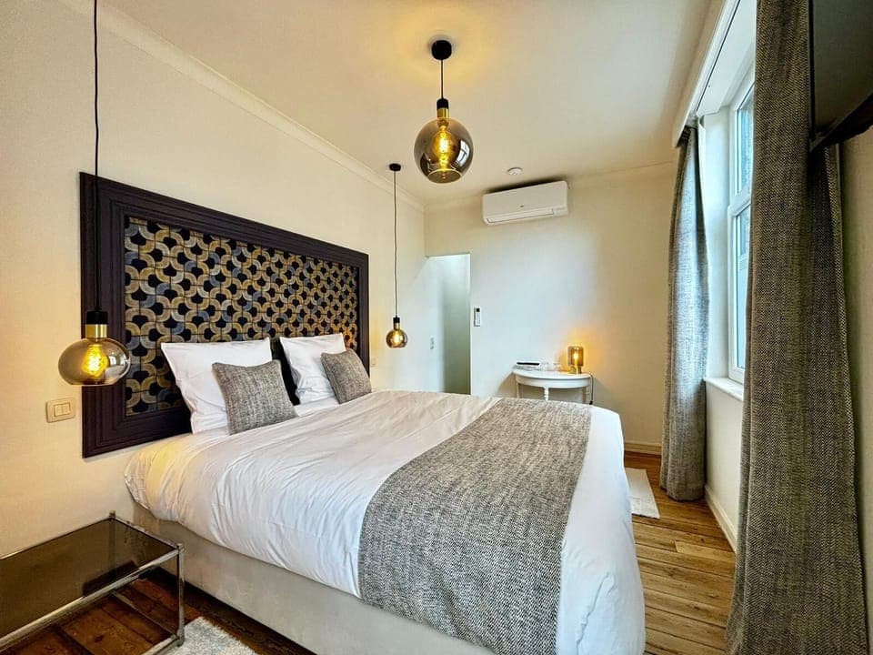 Classic Double Room, Courtyard View | Bathroom | Hair dryer, soap, shampoo, toilet paper