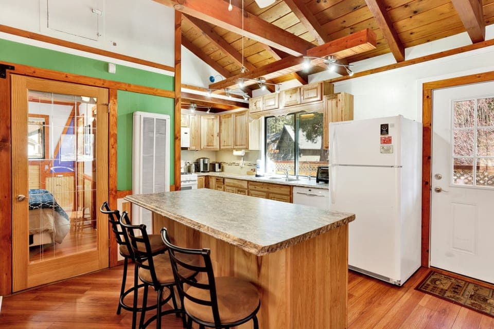 Cabin, Multiple Beds, Hot Tub, Mountain View (1929) | Private kitchen | Coffee/tea maker