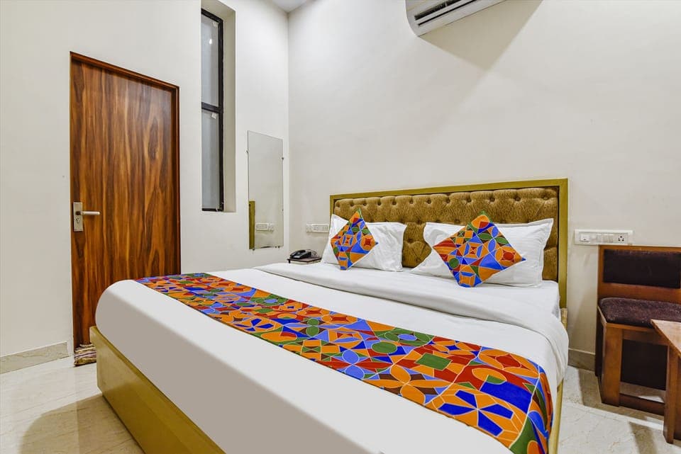 Egyptian cotton sheets, premium bedding, in-room safe, free WiFi