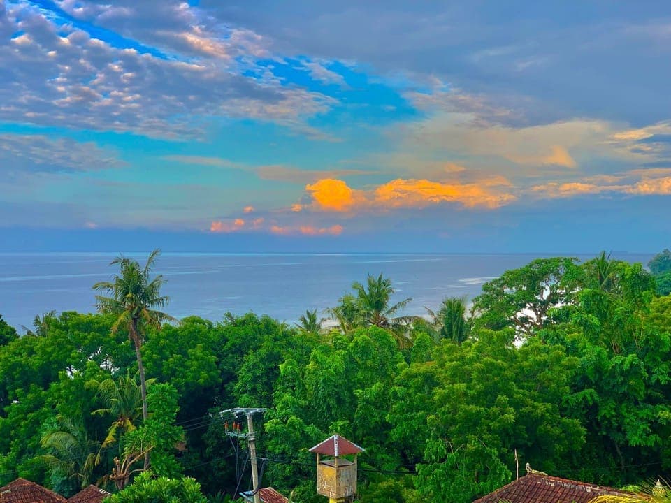 In-room safe, desk, free WiFi