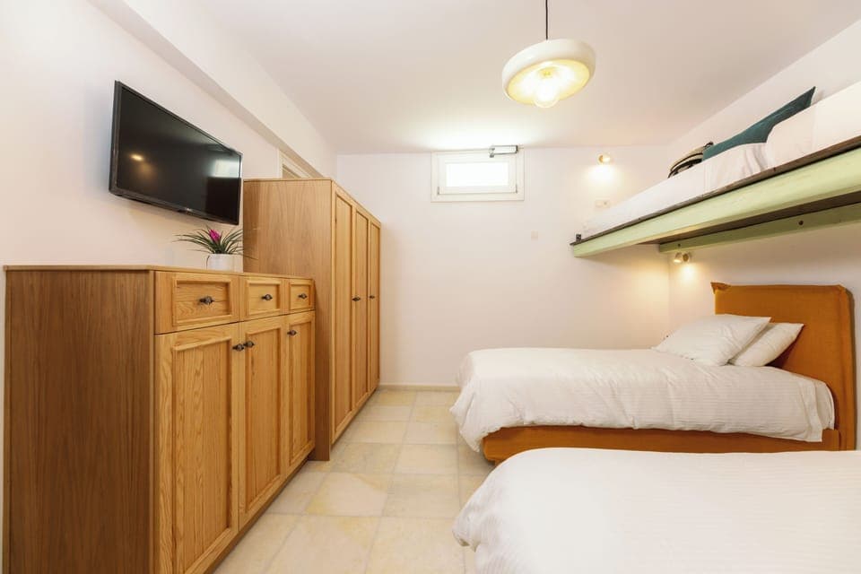 4 bedrooms, individually decorated, individually furnished, desk