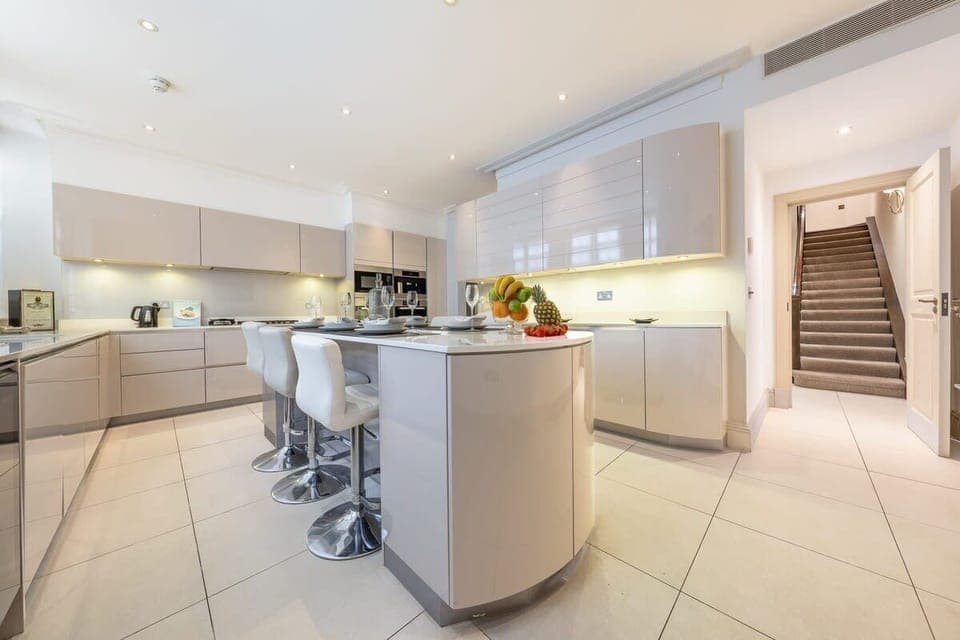 Royal Villa, Multiple Bedrooms | Private kitchen | Full-size fridge, microwave, oven, stovetop