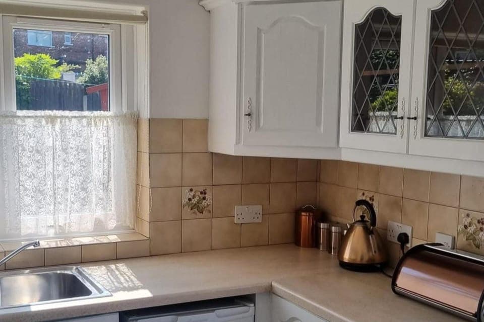 House | Private kitchen | Fridge, microwave, oven, stovetop