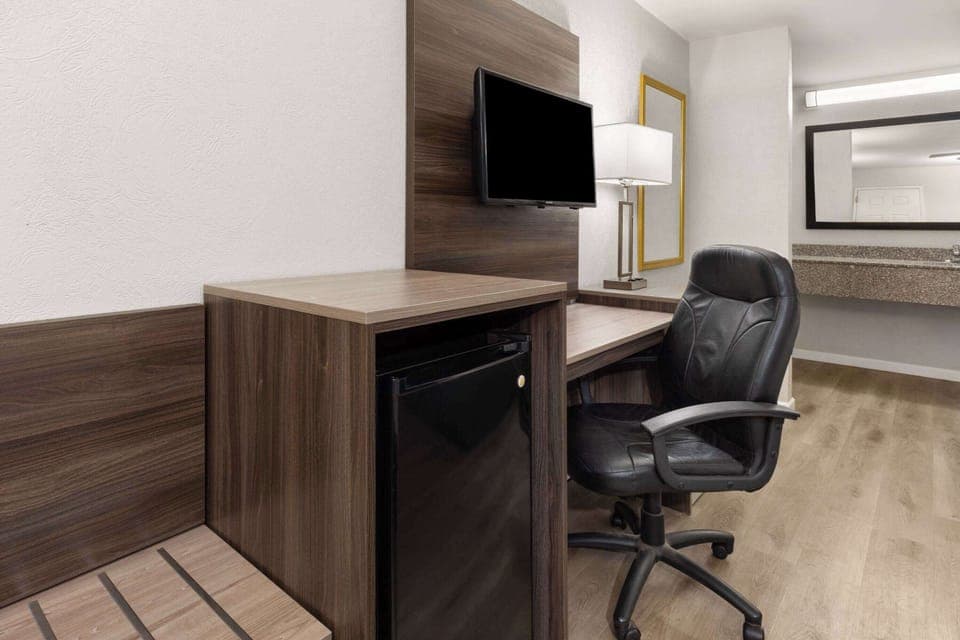 Desk, laptop workspace, blackout drapes, free cribs/infant beds