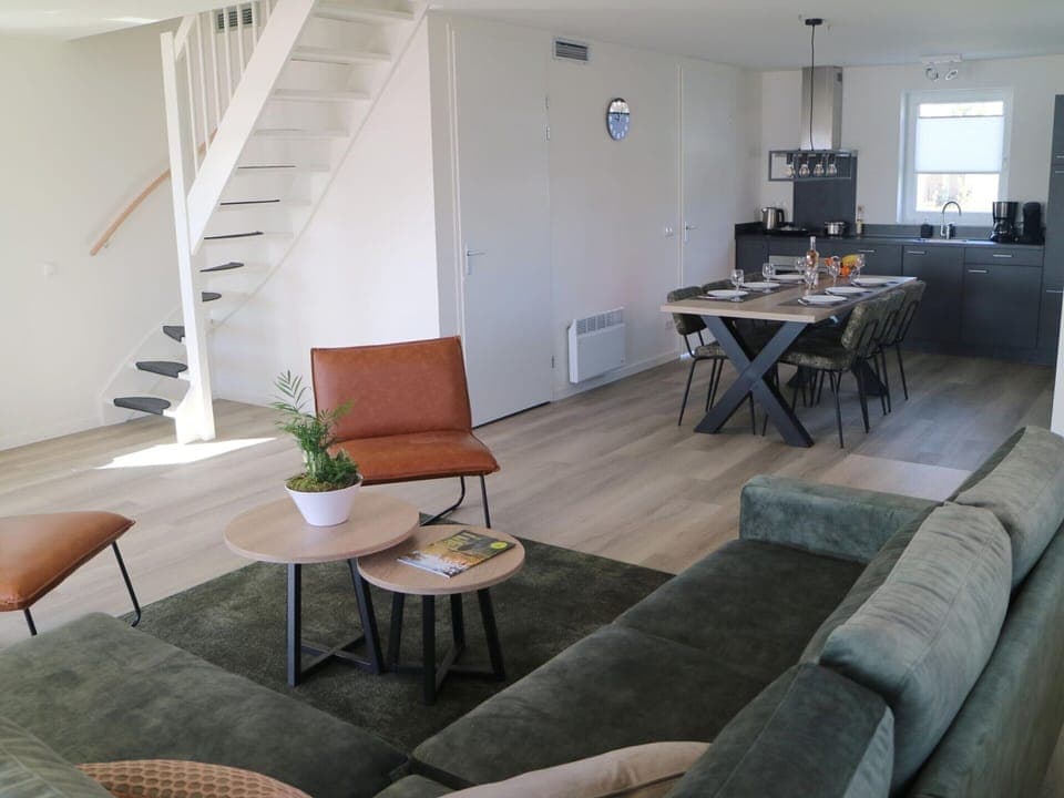 House | Private kitchen | Stovetop, electric kettle, highchair