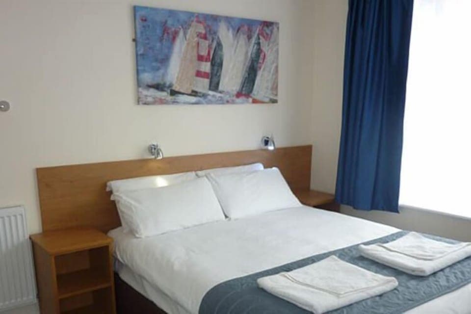 Deluxe Double Room, 1 Double Bed, Non Smoking, City View | Iron/ironing board, free WiFi
