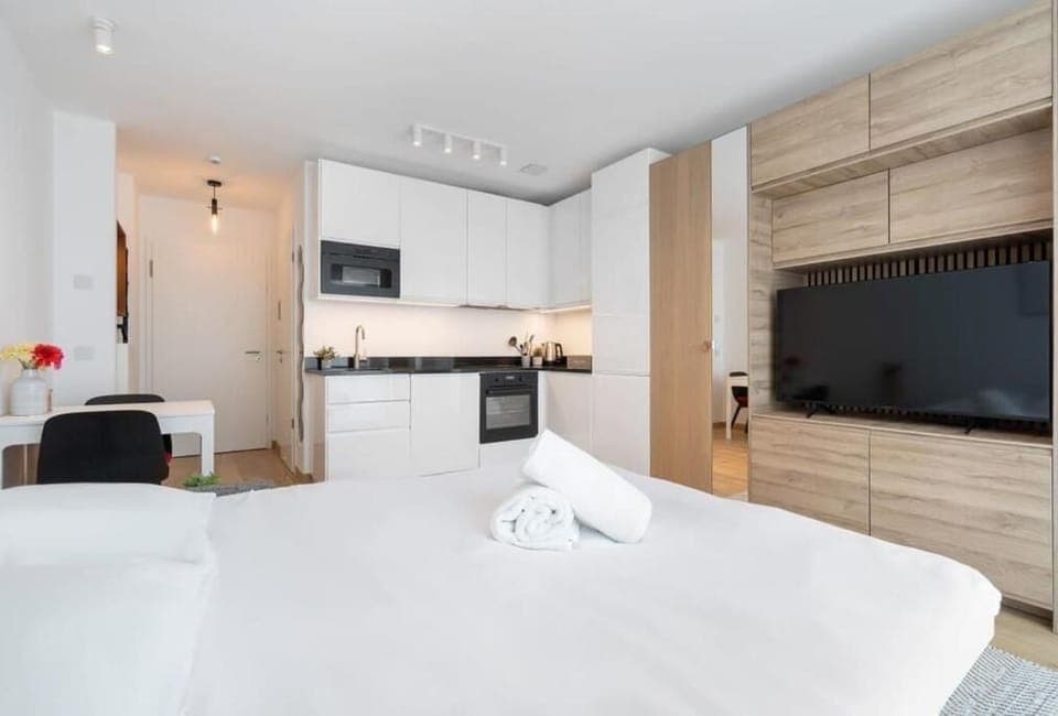 Penthouse, City View | Living area