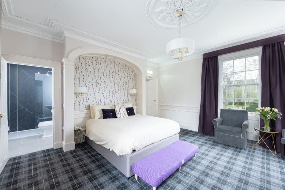 Premium bedding, down comforters, in-room safe, individually decorated