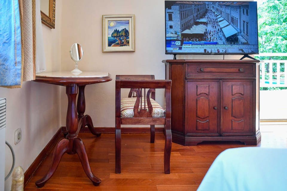 House (Five Bedroom Holiday Home with Balcon) | 5 bedrooms, cribs/infant beds, free WiFi