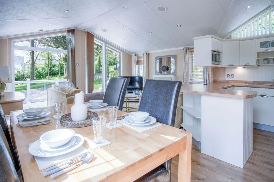 32-inch TV with cable channels