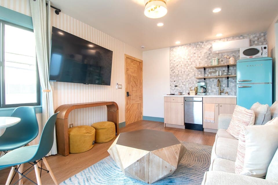 Luxury Suite, 2 Bedrooms, Patio, Bay View | Individually decorated, individually furnished, free WiFi, bed sheets