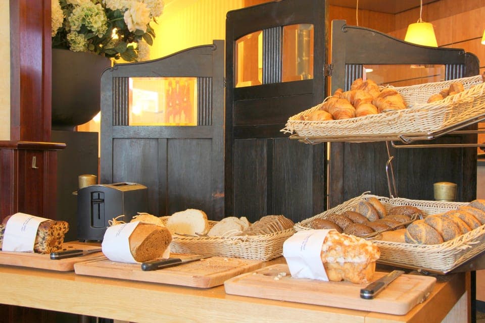 Daily buffet breakfast (EUR 18.25 per person)