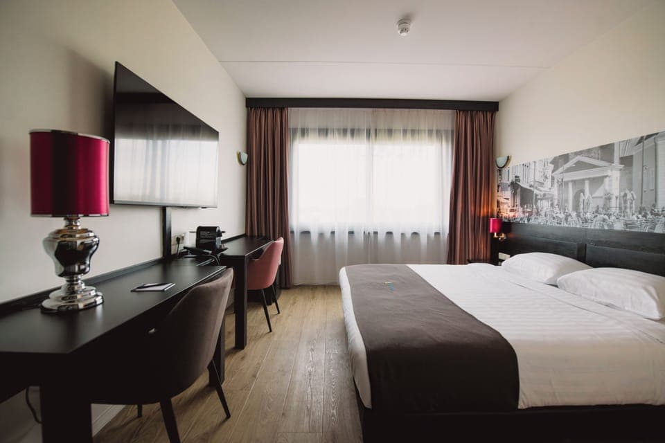 Deluxe Double Room | In-room safe, desk, free cribs/infant beds, free WiFi