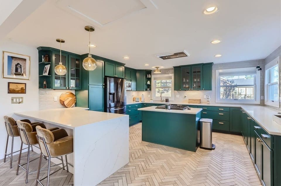 Bungalow, 3 Bedrooms | Private kitchen | Fridge, oven, coffee/tea maker, electric kettle