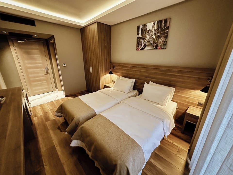 Twin Room | Premium bedding, minibar, free WiFi, bed sheets