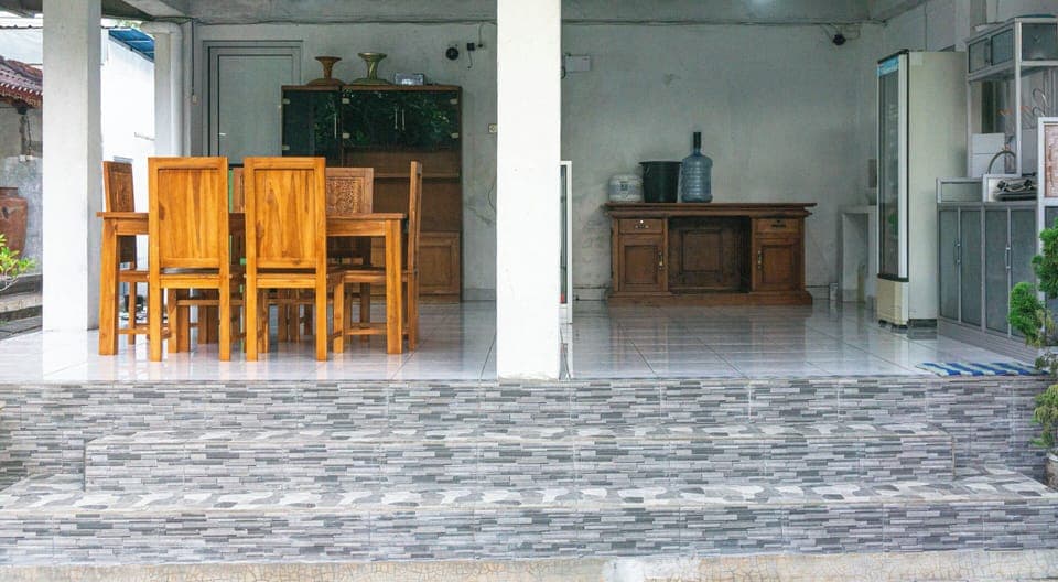 Free daily local cuisine breakfast