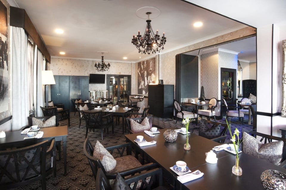 Breakfast and dinner served, international cuisine