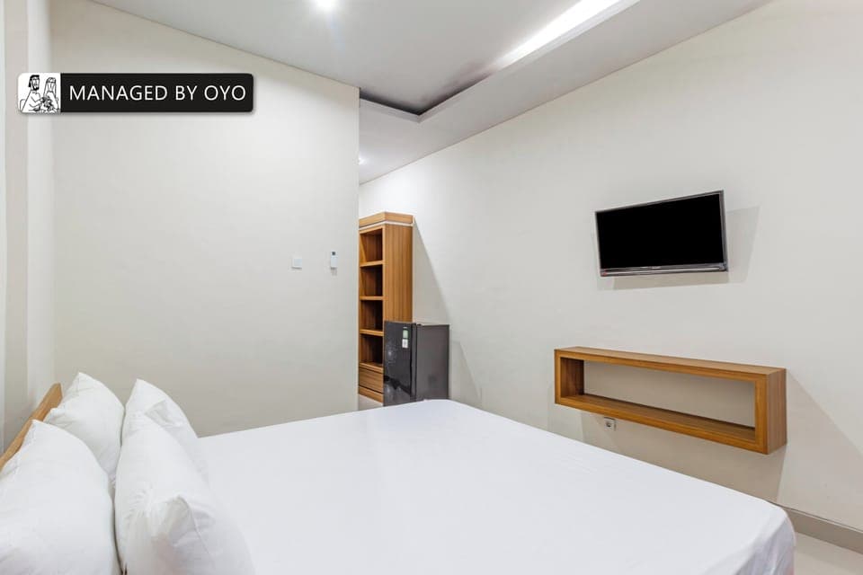 Deluxe Double Room | Desk, laptop workspace, blackout drapes, free WiFi