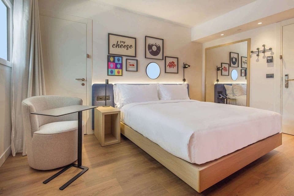 In-room safe, free WiFi