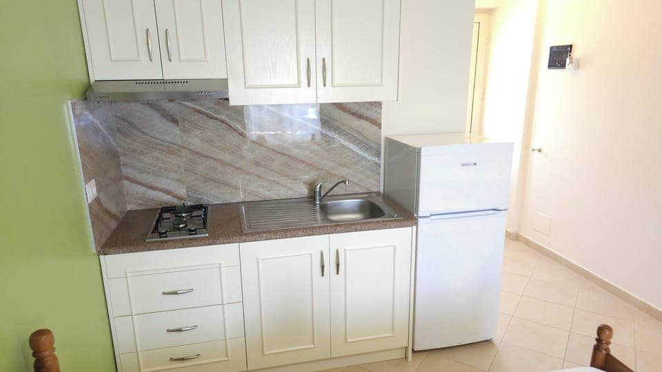 Standard Room, 1 Bedroom, Kitchenette, Sea View | Private kitchen | Fridge