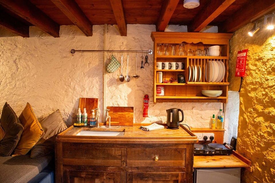 Standard Suite, Ensuite, Courtyard View (The Corn Room) | Private kitchen