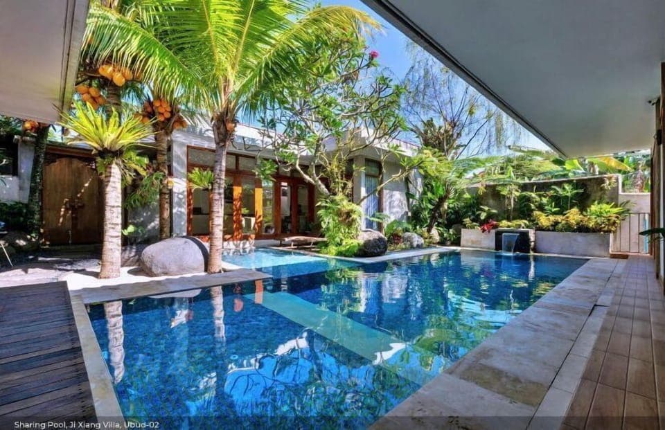 Villa | In-room dining