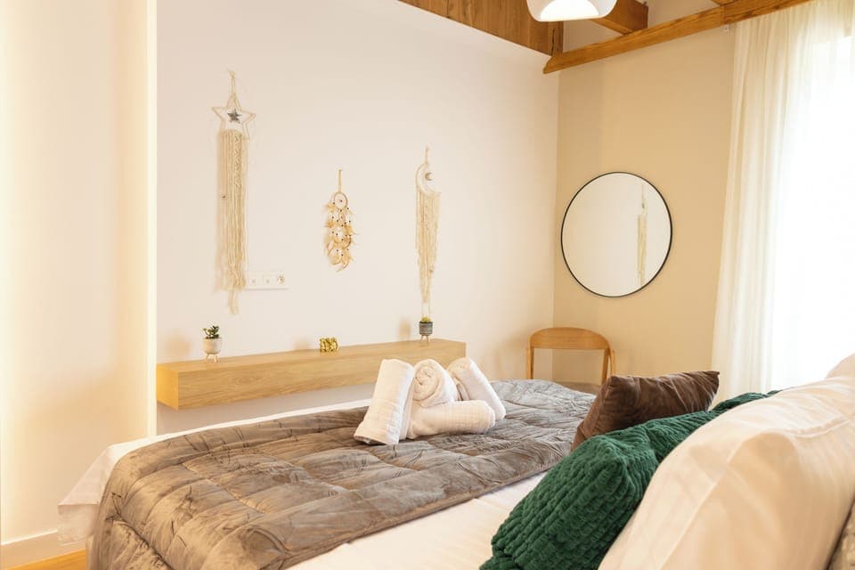 Superior Suite, Private Bathroom, Vineyard View | Egyptian cotton sheets, premium bedding, Select Comfort beds, minibar