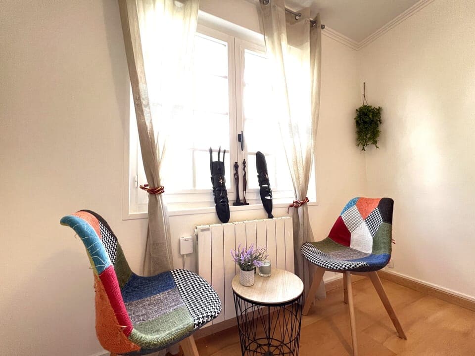 Standard Double Room, Shared Bathroom, River View (Chambre Spirit) | Individually decorated, individually furnished, blackout drapes