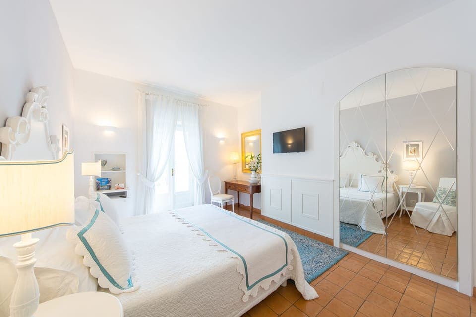 Superior Double Room | Minibar, in-room safe, desk, blackout drapes