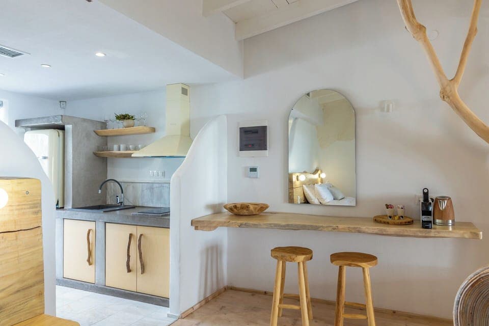 Sea Executive Grand Suite | In-room safe, desk, iron/ironing board, free WiFi