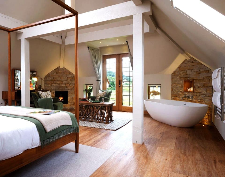 Deluxe Suite, Ensuite (Coach House) | Premium bedding, memory foam beds, iron/ironing board, free WiFi