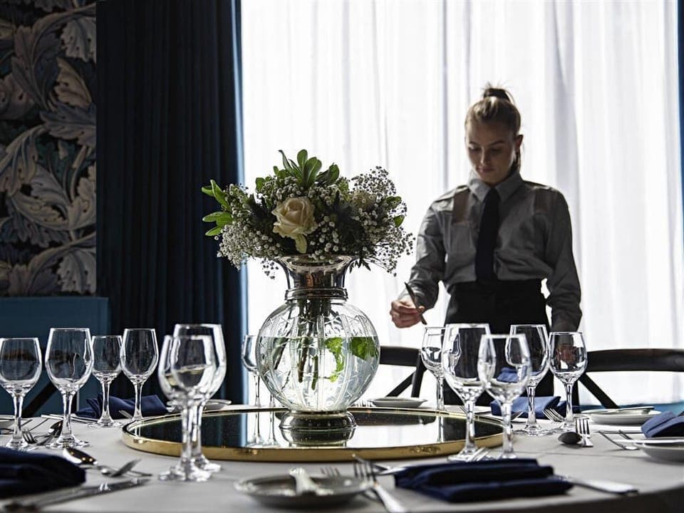 Breakfast and dinner served