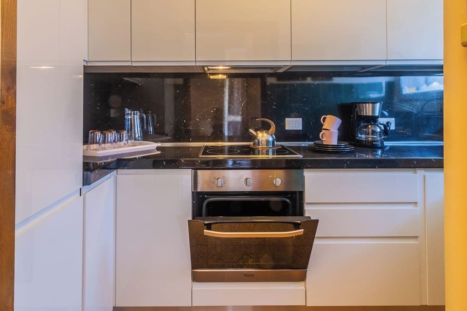 Apartment, Lake View | Private kitchenette | Electric kettle