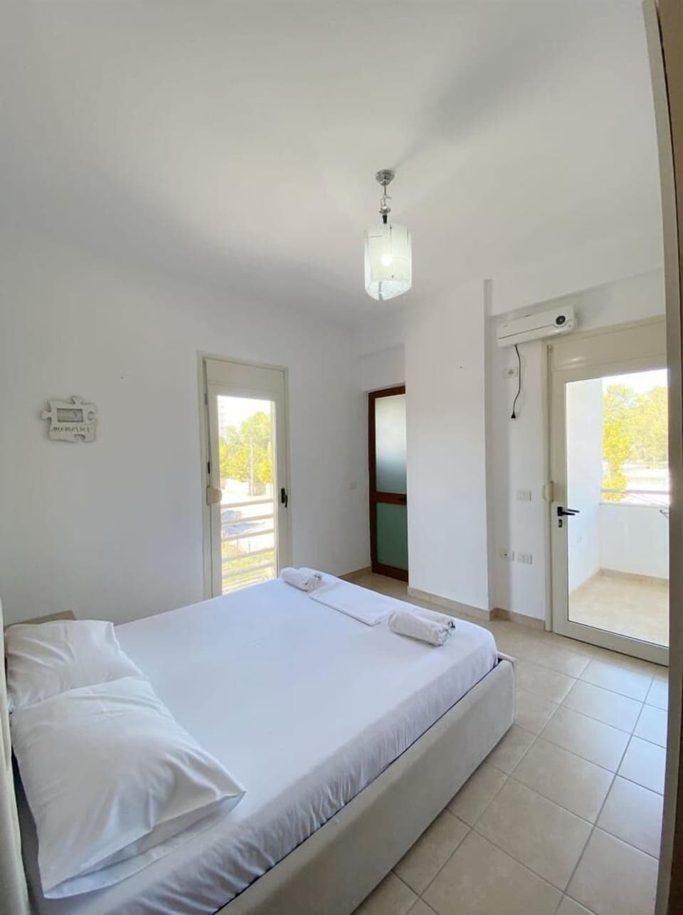 2 bedrooms, Frette Italian sheets, premium bedding, down comforters