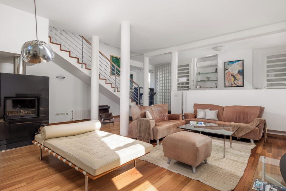 Villa, 5 Bedrooms | Living area | TV