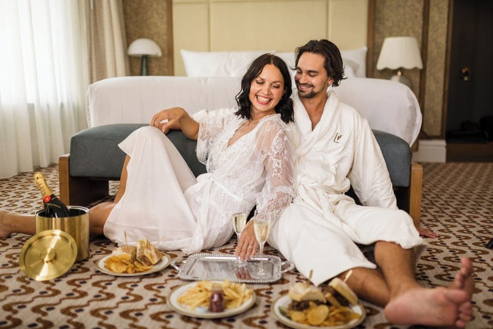 Room, 1 King Bed | In-room dining