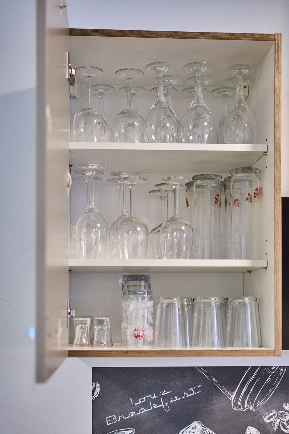 Classic Apartment, Balcony, Mountain View | Private kitchen | Full-size fridge, microwave, oven, stovetop