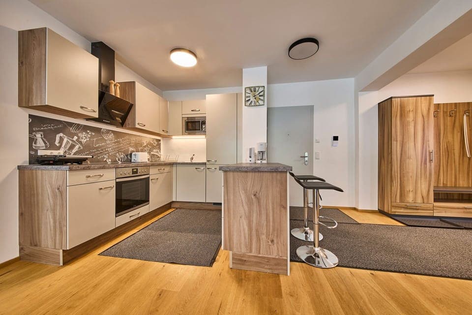 Classic Apartment, Balcony, Mountain View | Private kitchen | Full-size fridge, microwave, oven, stovetop