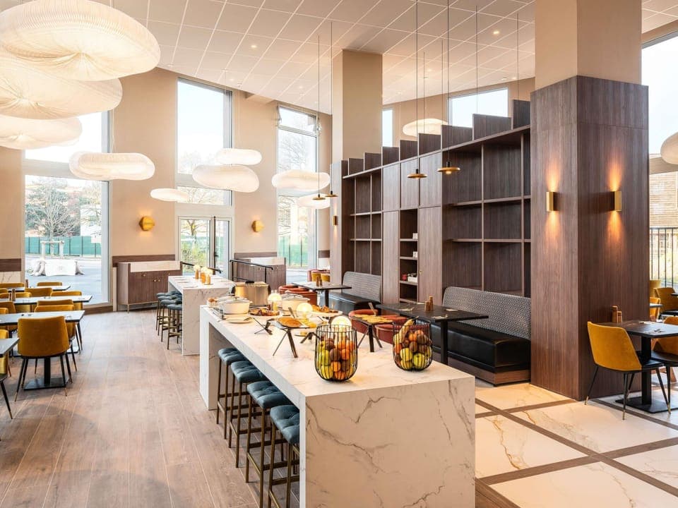 Daily buffet breakfast (EUR 14.90 per person)