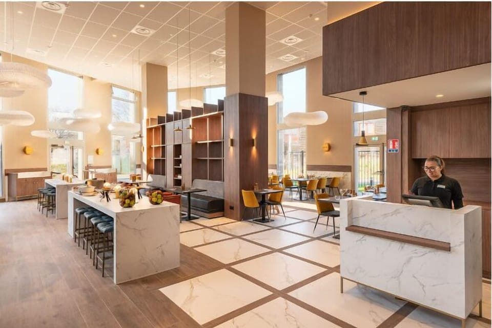 Daily buffet breakfast (EUR 14.90 per person)