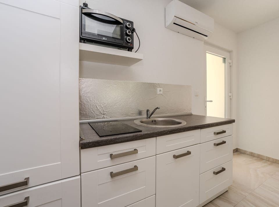 Apartment (Guest Gouse Stipanovi Dvori - One Bed) | Private kitchen | Fridge