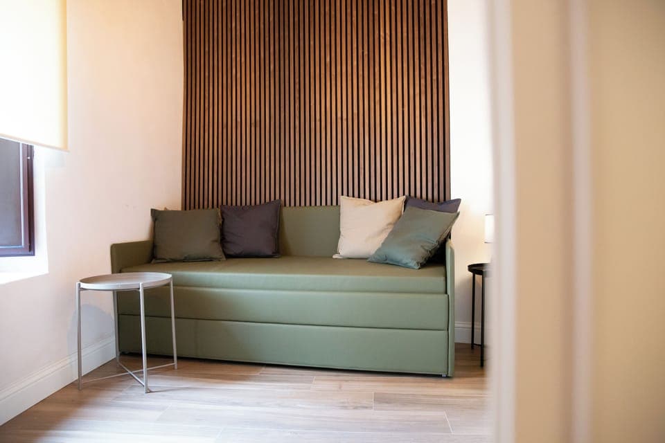 Deluxe Suite | In-room safe, desk, laptop workspace, blackout drapes