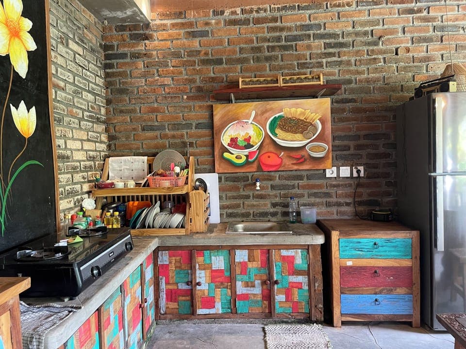 Deluxe Cabin, Balcony, Garden View | Shared kitchen facilities | Electric kettle, toaster