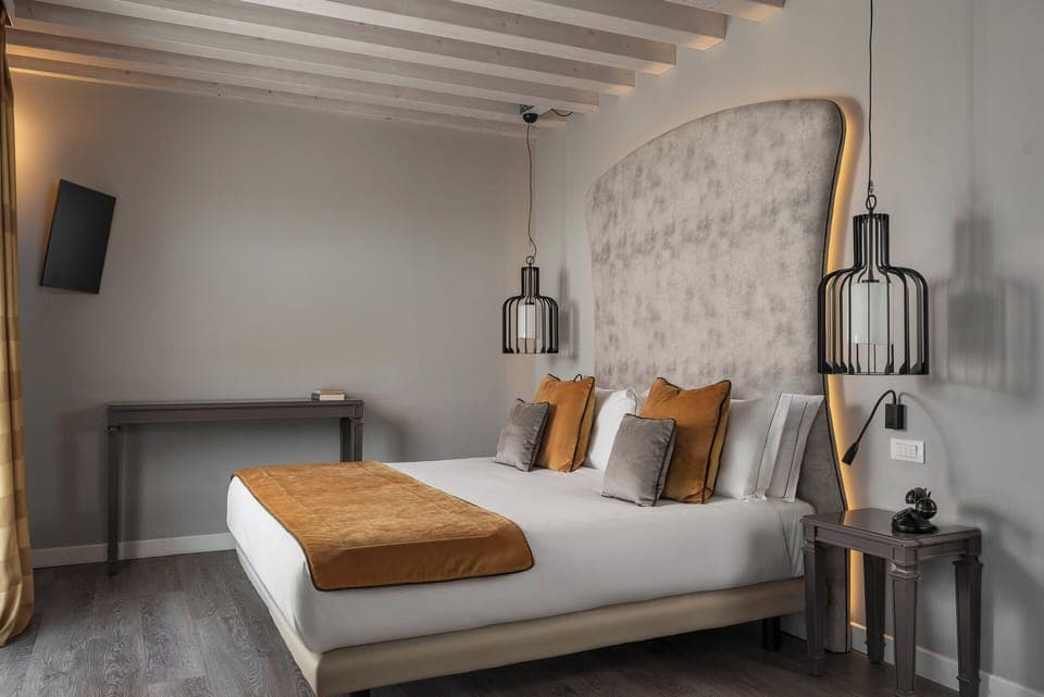 Premium Room (Rooftop) | Premium bedding, minibar, in-room safe, soundproofing