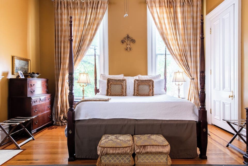 Deluxe Suite, 1 King Bed, Non Smoking, Private Bathroom | 1 bedroom, individually decorated, individually furnished, free WiFi