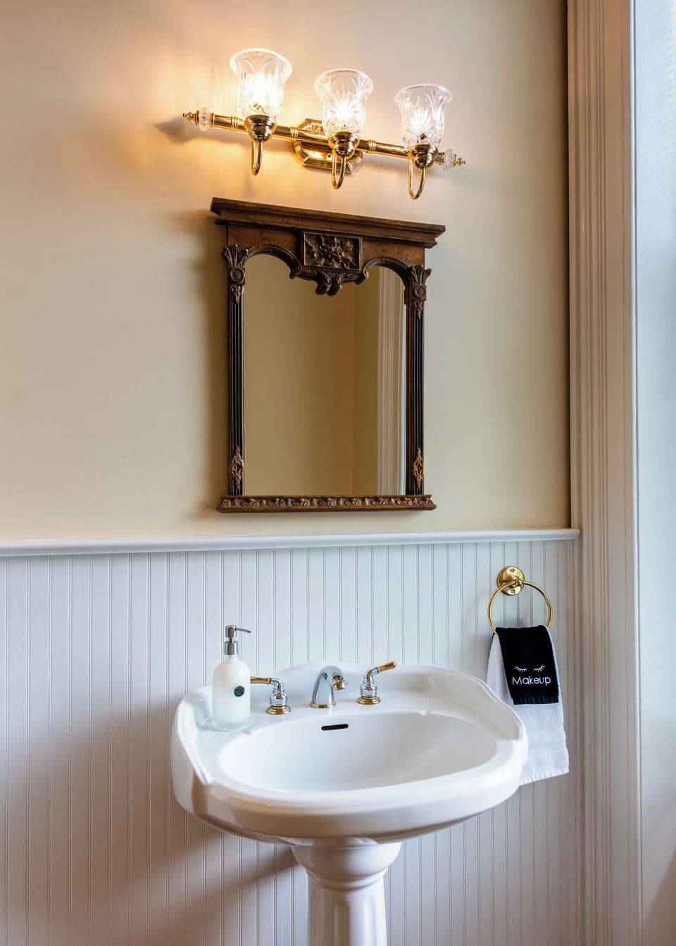 Signature Room, 1 Queen Bed | Bathroom | Hair dryer, bathrobes, towels, soap
