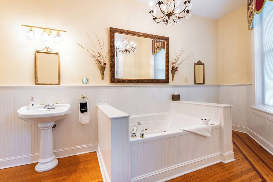 Grand Room, 1 King Bed | Bathroom | Hair dryer, bathrobes, towels, soap