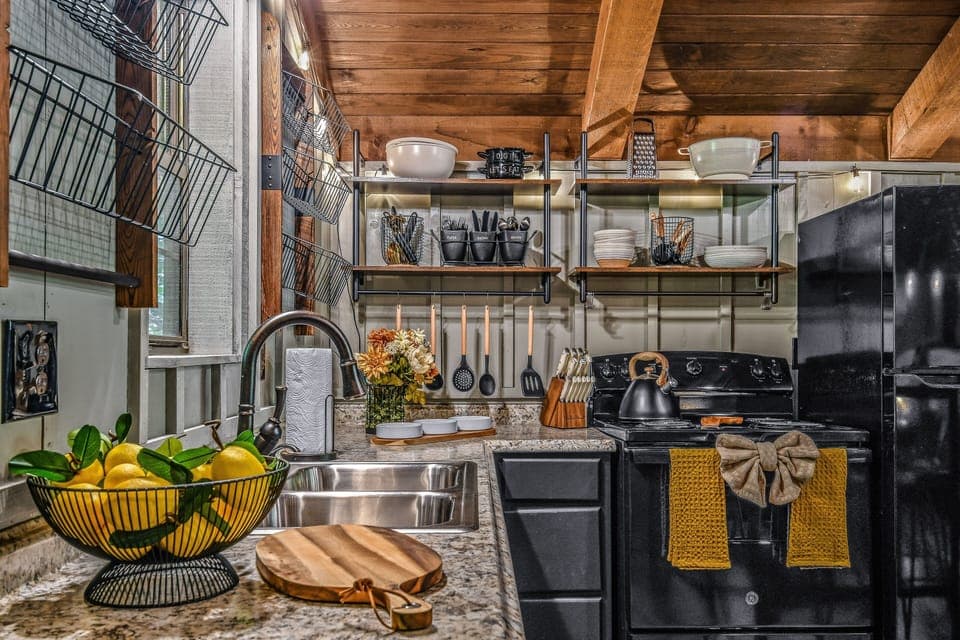Cabin, 1 Bedroom | Dining