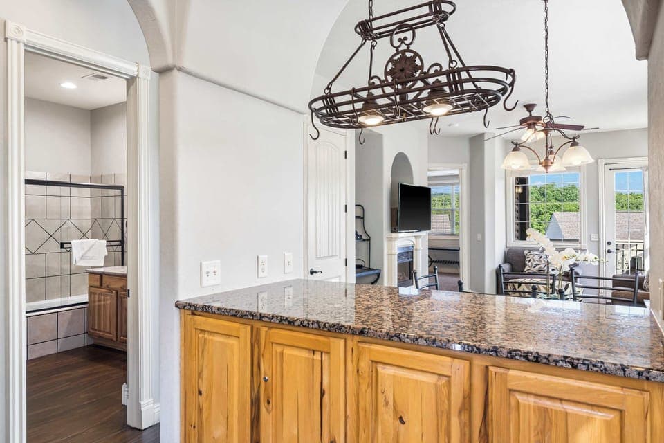 Condo, Multiple Beds, Balcony, Mountain View (Blue Bird by Lake Escape) | Interior